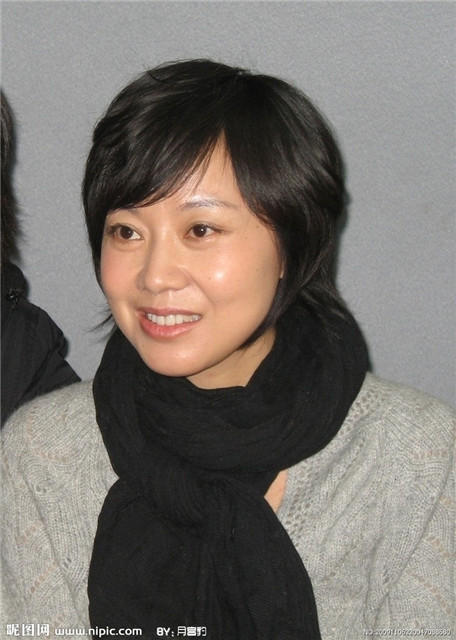 短裙美腿眯眼睛闫妮早已不是记忆里的佟掌柜