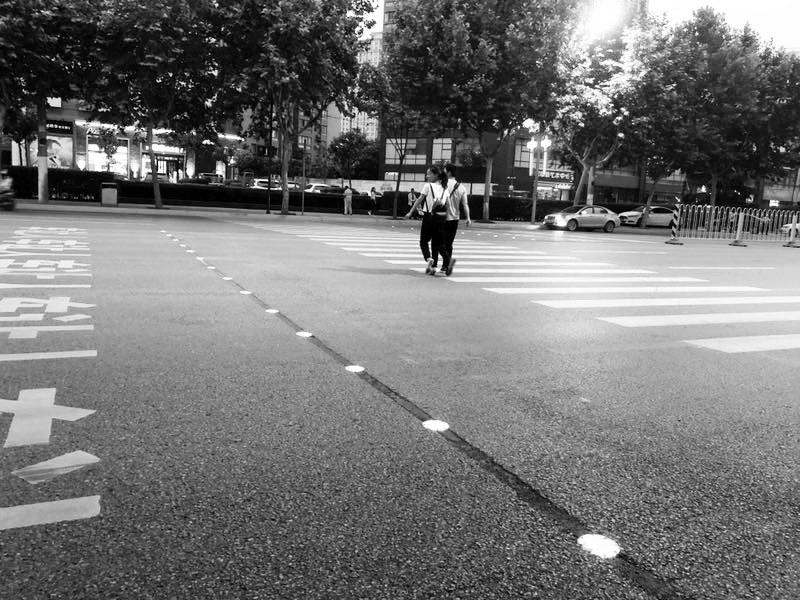 【民生】西安街头设置车让人智能提示系统 【民生】西安街头设置车让人智能提示系统