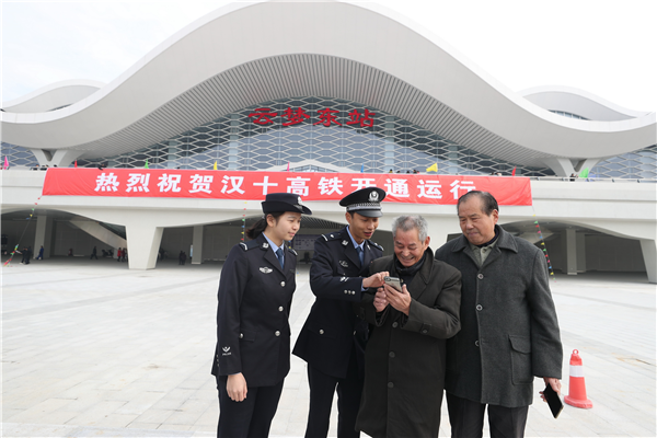 【湖北】【CRI原创】武汉铁警抽调警力保障汉十高铁安全运行