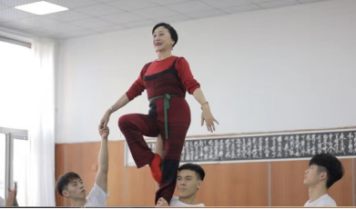 陈爱莲：永不停歇的时光逆行者