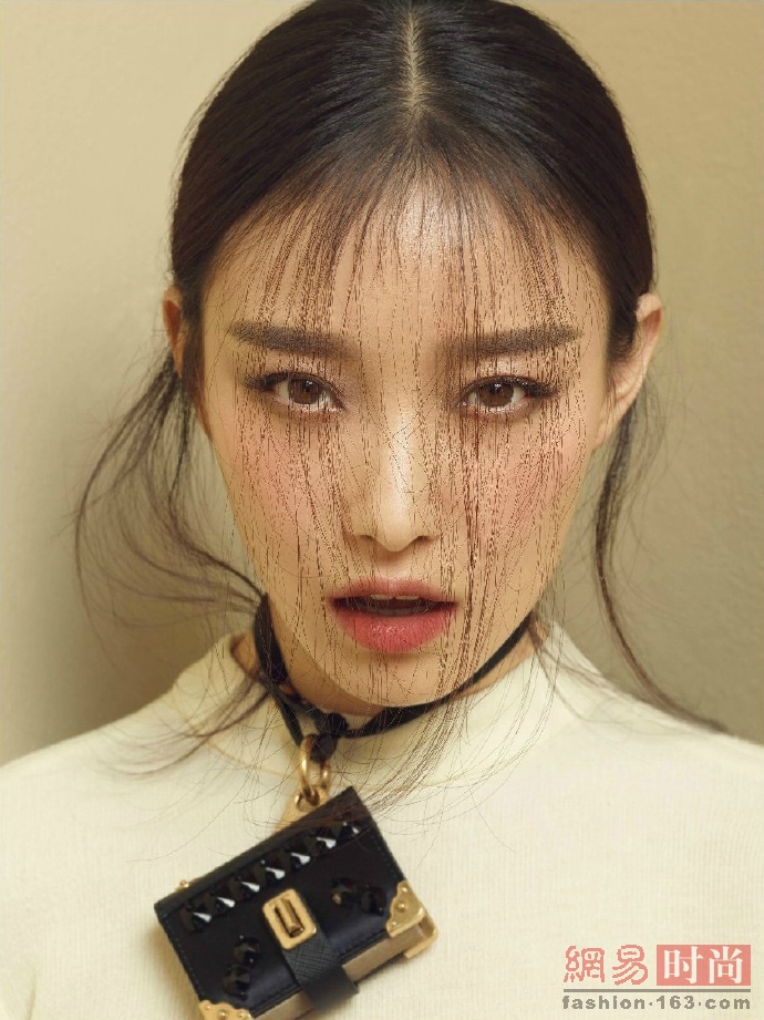 辣眼睛！倪妮唐嫣頭髮亂成這樣拍大片 美嗎