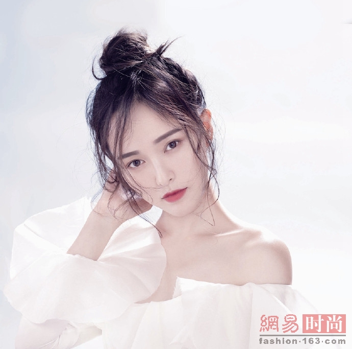 辣眼睛！倪妮唐嫣頭髮亂成這樣拍大片 美嗎