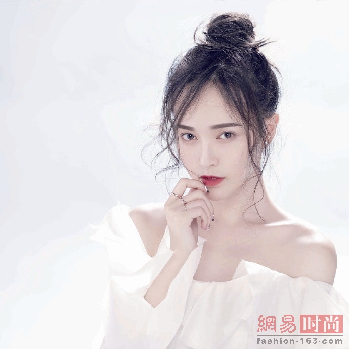 辣眼睛！倪妮唐嫣頭髮亂成這樣拍大片 美嗎