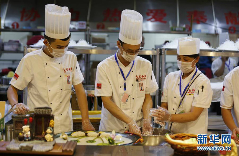 ประชันฝีมือการปรุงอาหาร "พ่อครัวการท่องเที่ยว" ที่อำเภอหยีหนาน