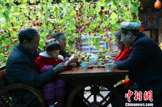 維吾爾族青年湖北創(chuàng)業(yè)記：從擺地攤到餐廳老板