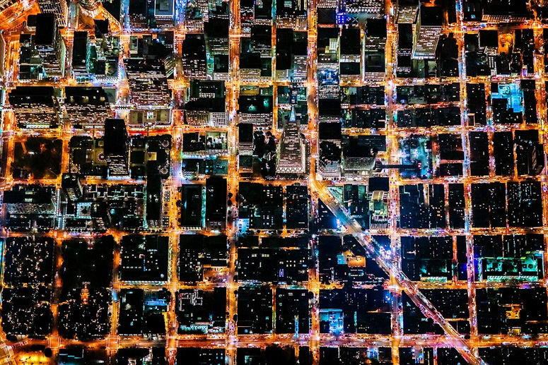 摄影师航拍十大城市夜景 灯火绚烂