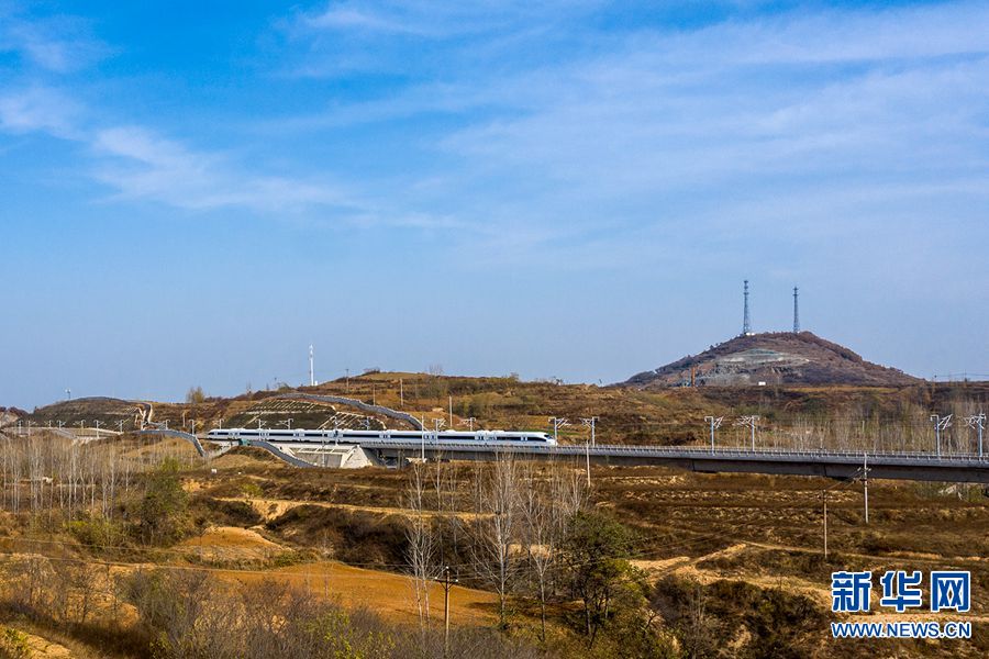 【焦点图-大图】【移动端-轮播图】【图说2】郑渝高铁“飞越”南水北调特大桥