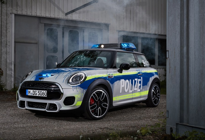 宝马6款特种概念车亮相国际急救装备展览会