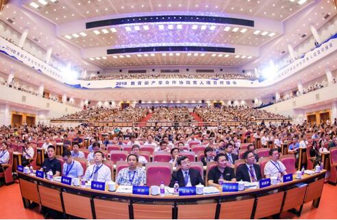 学堂在线以教学改革为抓手 打造产学合作协同育人新模式 发布时间：2018-05-29 14:53  来源：中国网