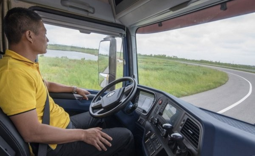 时速80km/h,技术堪比老司机 -- 苏宁率先完成无人重卡测试 时速80km/h,技术堪比老司机 -- 苏宁率先完成无人重卡测试