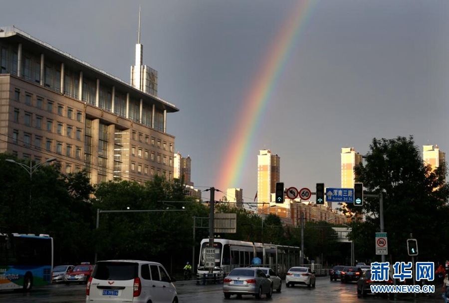 沈阳：雨后彩虹当空