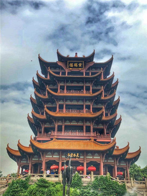 سفر ستارگان فضای مجازی خارجی در چین سال 2018-- معروف‌ترین نماد شهر اوهان