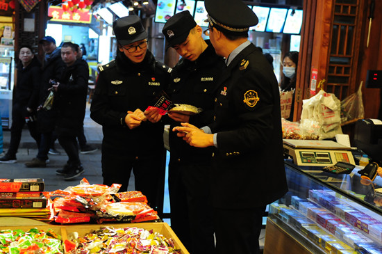 【法制安全】重庆警方破获食药环领域案件500余起【内容页标题】 “昆仑”行动成效明显 重庆警方破获食药环领域案件500余起