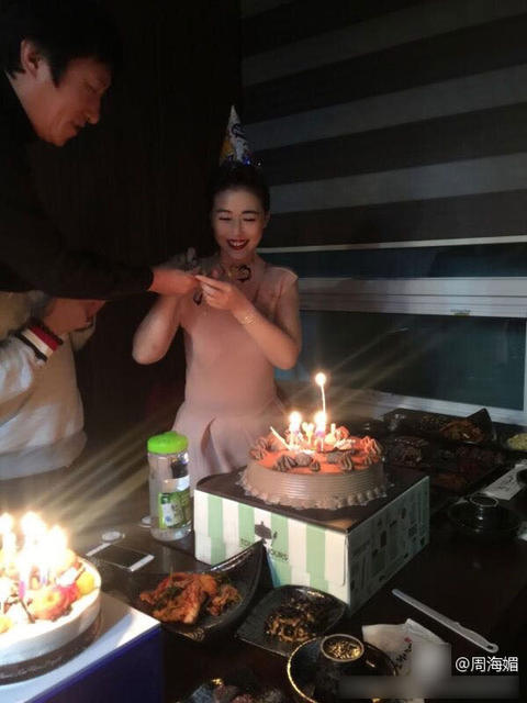 周海媚曬50歲生日派對照 肌膚白皙光滑氣質依舊_娛樂_騰訊網