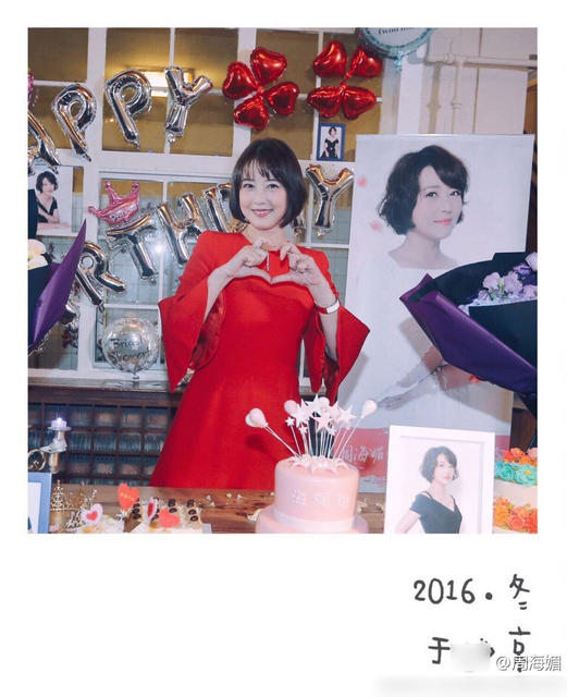 周海媚曬50歲生日派對照 肌膚白皙光滑氣質依舊_娛樂_騰訊網