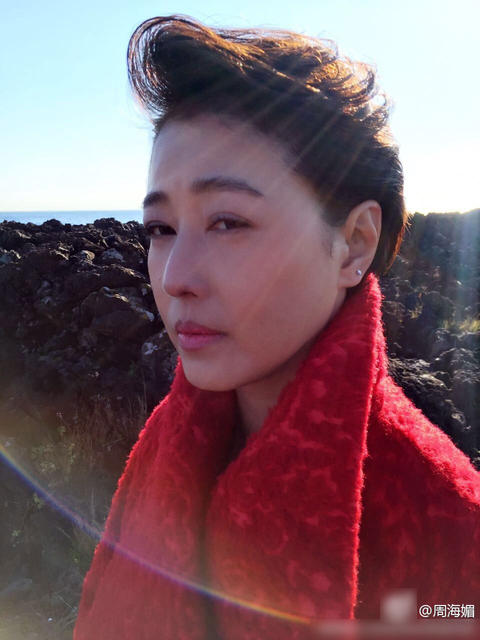 周海媚曬50歲生日派對照 肌膚白皙光滑氣質依舊_娛樂_騰訊網