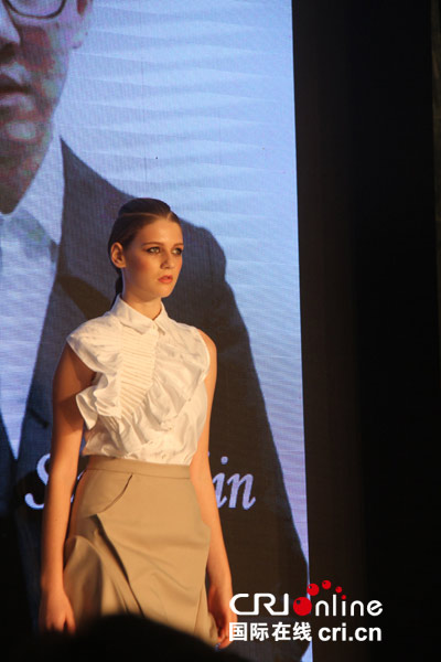 圖片默認標題_fororder_模特展示設計師作品2