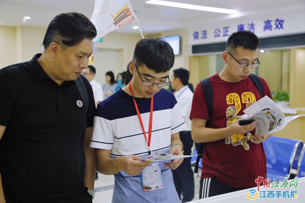 全国网媒记者走进南昌经开区 探寻优质营商环境背后的奥秘（图）