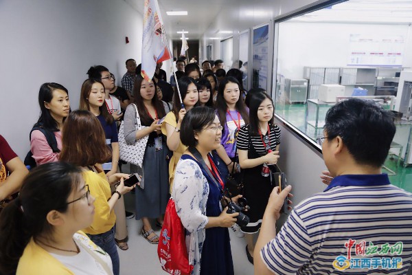 全国网媒走进南昌经开区 聚焦智能终端制造产业发展（图）