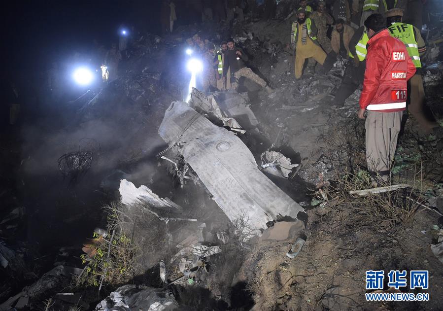 巴基斯坦一架载有48人客机坠毁