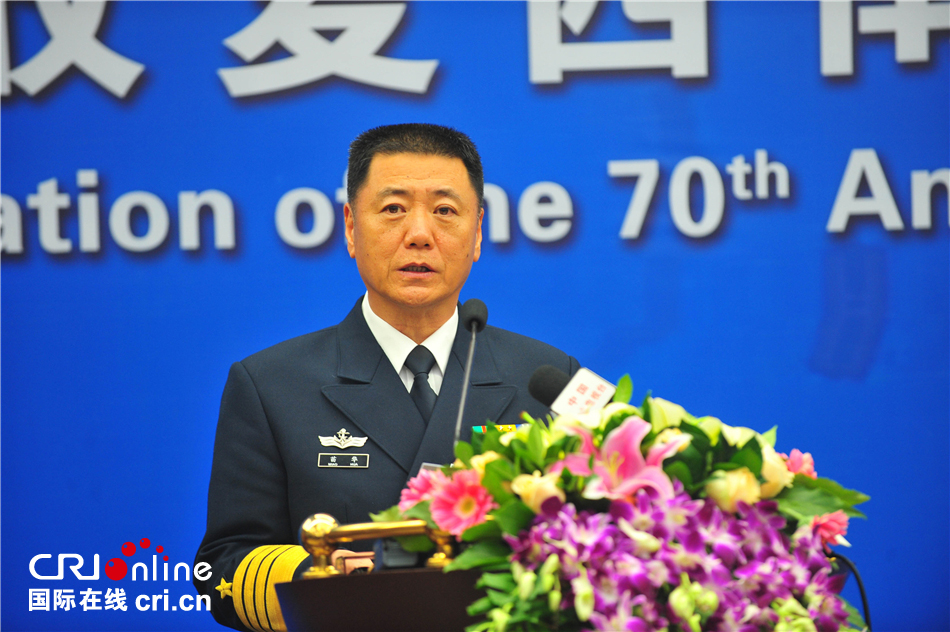 海军政委苗华主持活动并致辞. 李高健摄