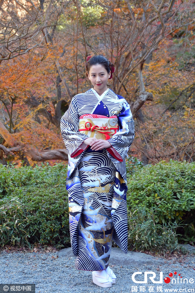 日本国民美少女露天拍写真 着华丽和服迎新年