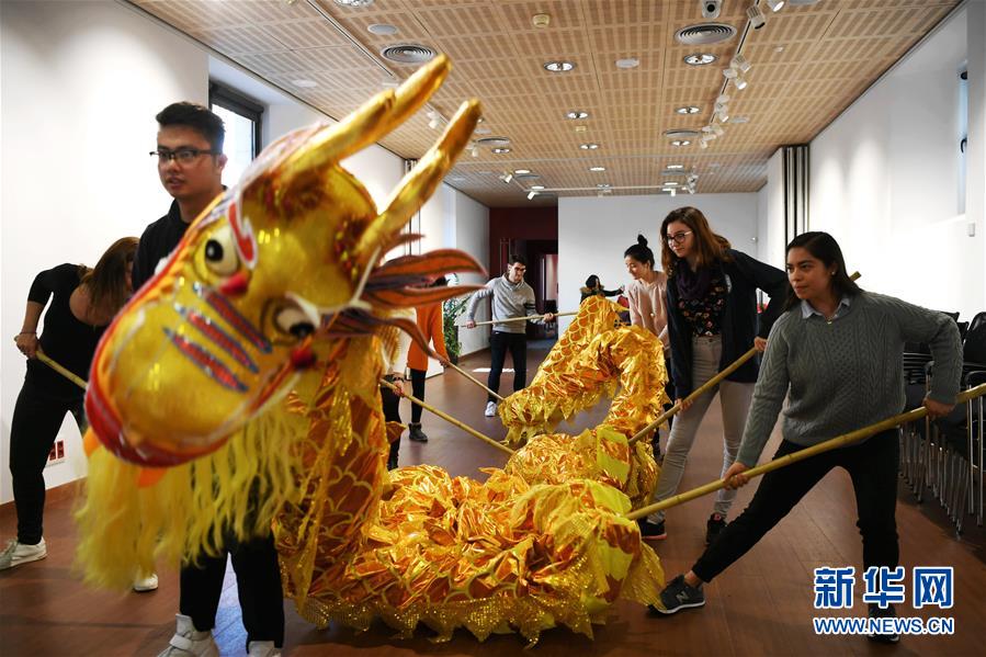 中文為媒 文化作橋 歐洲孔子學院增進中歐人民友誼