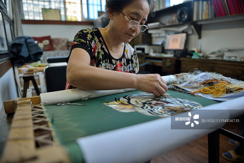 ฉงชิ่ง：เข้าใกล้ผู้สืบสานมรดกภูมิปัญญาทางวัฒนธรรมสาขาผ้าไหมสู่ซิ่ว