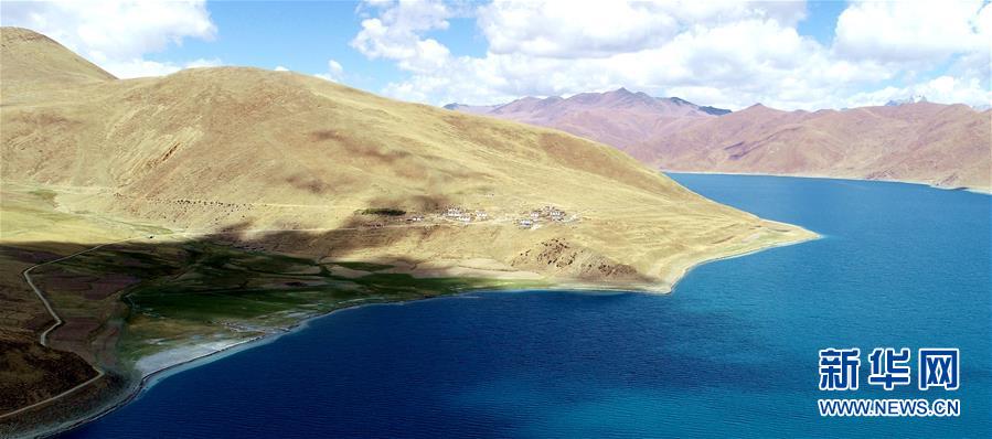 西藏： 鸟瞰大美羊湖