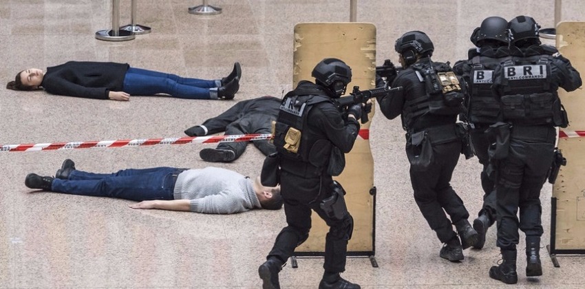 法国行动队欧盟总部举行反恐演习