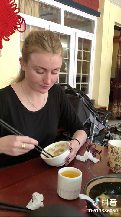 69岁残疾老人5次攀珠峰 用抖音记录自己如何“扼住命运的咽喉”