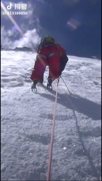 69岁残疾老人5次攀珠峰 用抖音记录自己如何“扼住命运的咽喉”