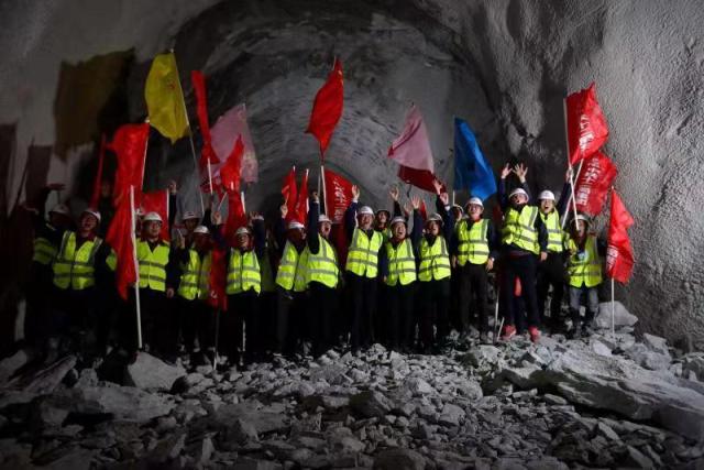 Construction wraps up on tunnel for Sichuan-Tibet Railway