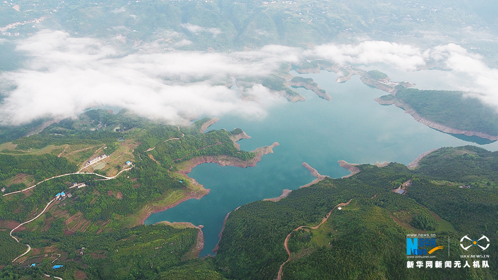 航拍深山“蓝宝石”重庆清水湖