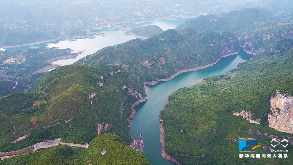 航拍深山“蓝宝石”重庆清水湖