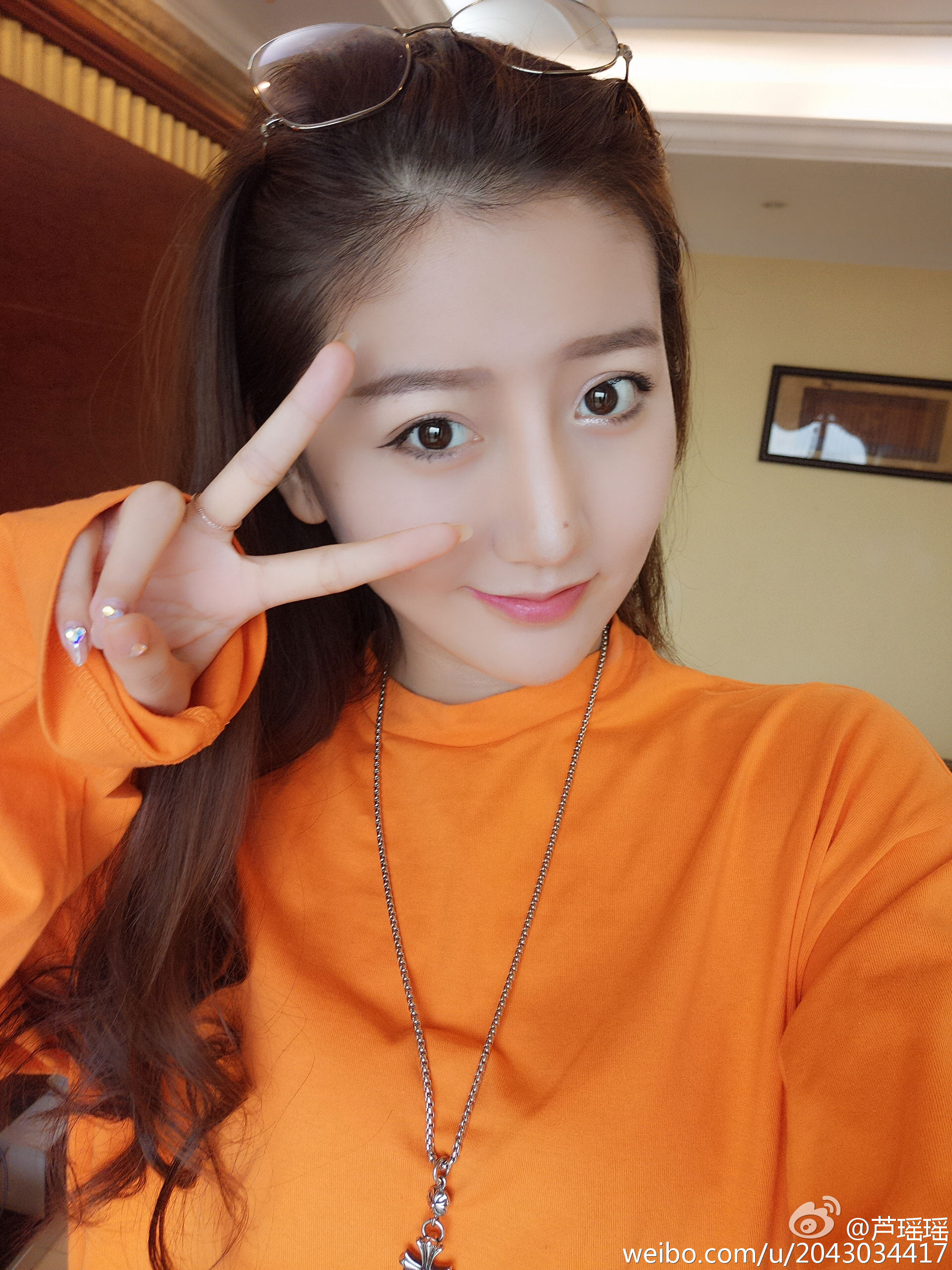 王上源女友撒狗粮秀恩爱长腿逆天