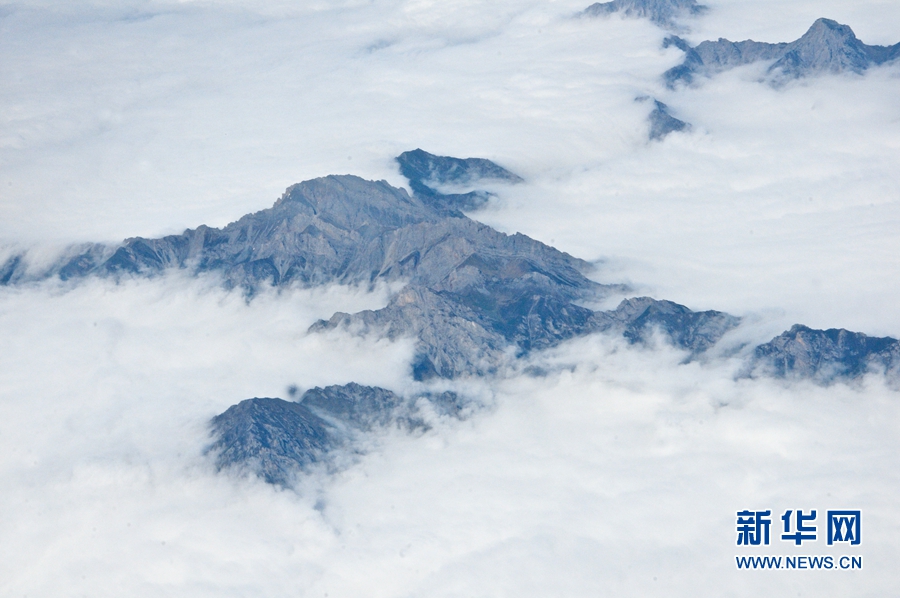 甘肃：空中鸟瞰高楼山 云雾缭绕若仙境