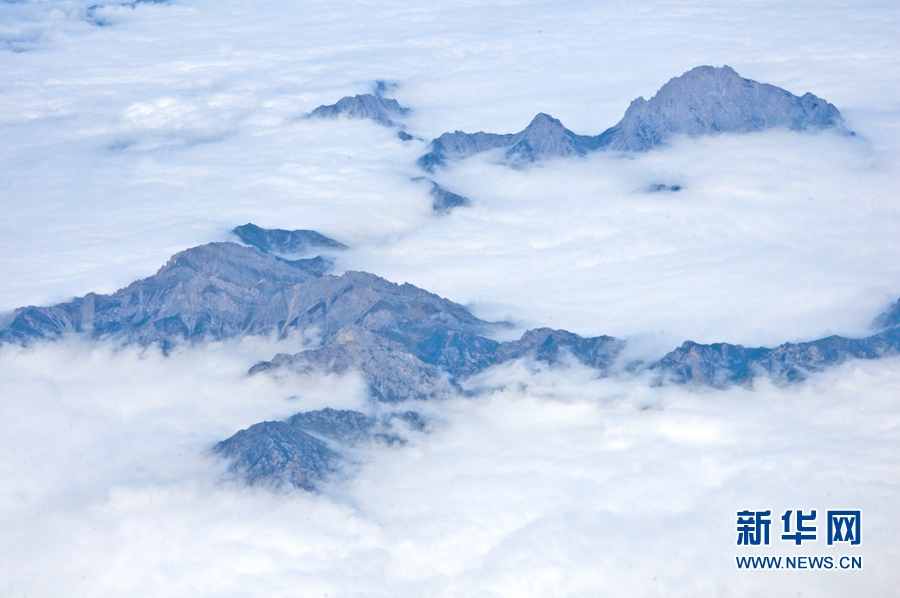 甘肃：空中鸟瞰高楼山 云雾缭绕若仙境