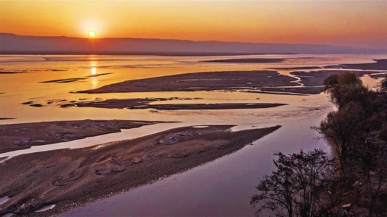 【中首 陜西  圖】黃河陜西合陽段日出景色迷人