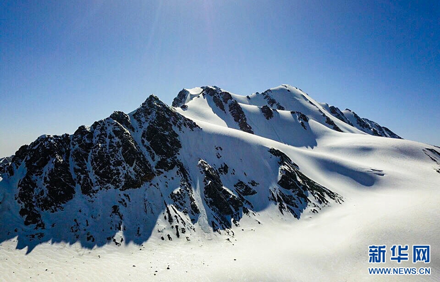 青海崗什卡世界滑雪登山大師賽：海拔4500米的對決