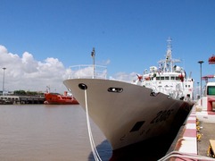 中国海警舰船编队11日在我钓鱼岛领海巡航