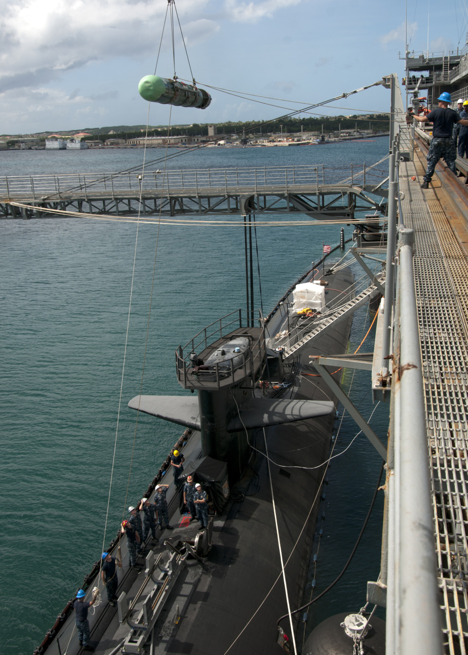 看美軍核潛艇如何安裝巡航導彈 看美軍核潛艇如何安裝巡航導彈