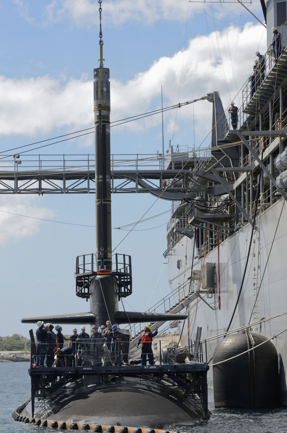 看美軍核潛艇如何安裝巡航導彈 看美軍核潛艇如何安裝巡航導彈