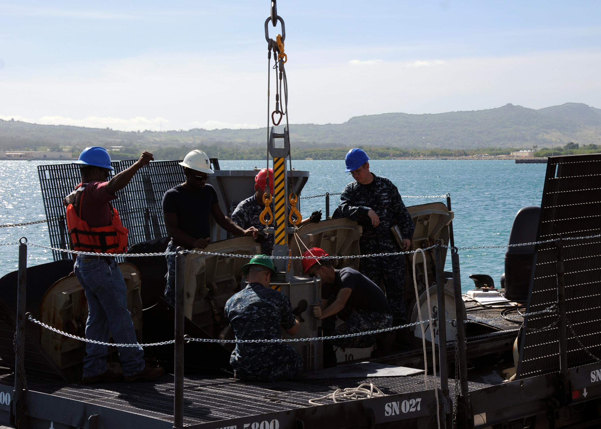 看美軍核潛艇如何安裝巡航導彈 看美軍核潛艇如何安裝巡航導彈