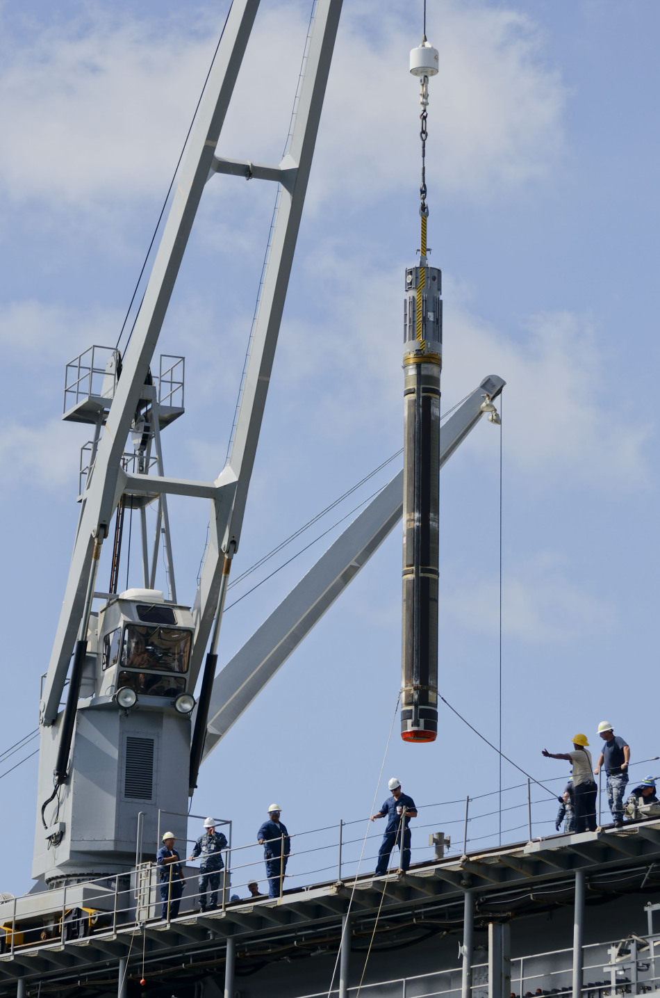 看美軍核潛艇如何安裝巡航導彈 看美軍核潛艇如何安裝巡航導彈