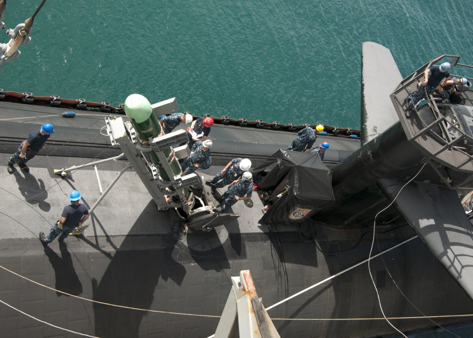 看美軍核潛艇如何安裝巡航導彈 看美軍核潛艇如何安裝巡航導彈