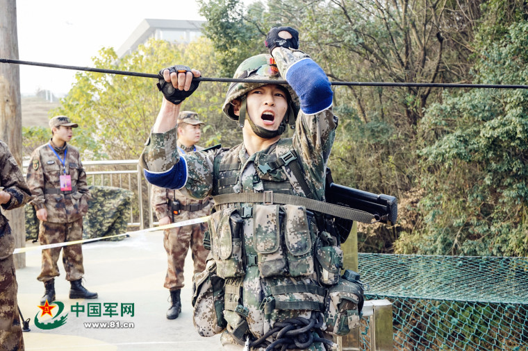 特战尖兵步入"战场",单兵动作帅到"爆"(组图)