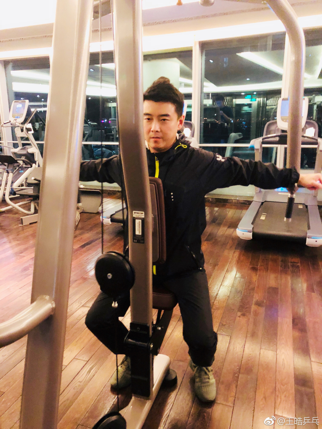 王皓揭秘瘦子养成记深夜健身练走所有人