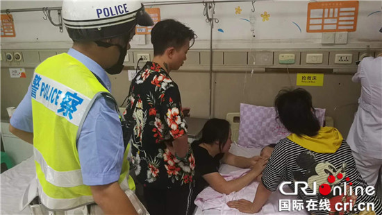 【法制安全】重庆九龙坡两岁小孩高烧休克 民警火速送医救治
