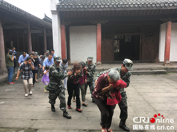 图片默认标题_fororder_疏散群众